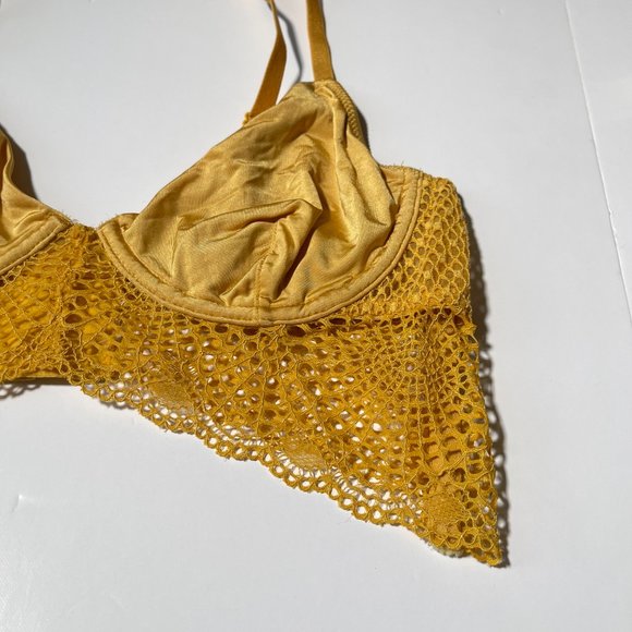 Forever 21 Mustard Yellow Bra Style Top Lace Detail and Satin Cups Size Small - Picture 2 of 7